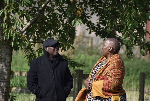 International peacemakers from South Africa and Nigeria in conversation in Rose Castle gardens